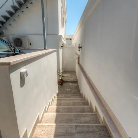 Apartment Cento Passi Dal Mare By Latuapuglia *