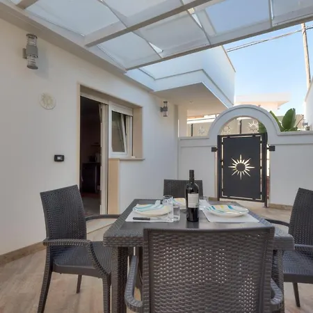 Apartment Cento Passi Dal Mare By Latuapuglia