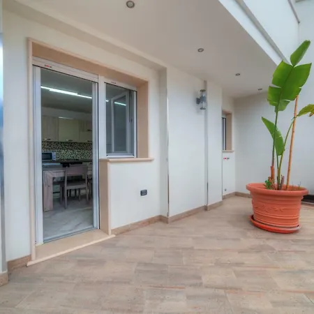Apartment Cento Passi Dal Mare By Latuapuglia *