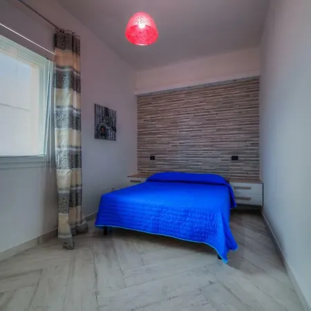 Apartment Cento Passi Dal Mare By Latuapuglia